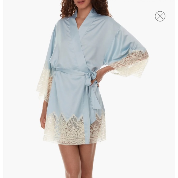 Short Lace Robe - Picture 4 of 5